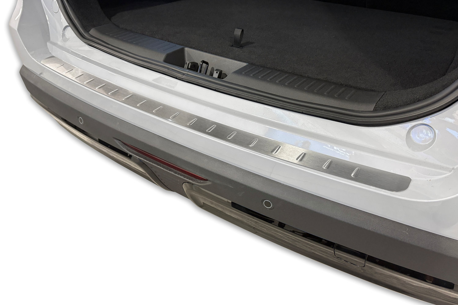 Rear bumper protector suitable for Chery Tiggo 7 2025-present stainless steel brushed (2)