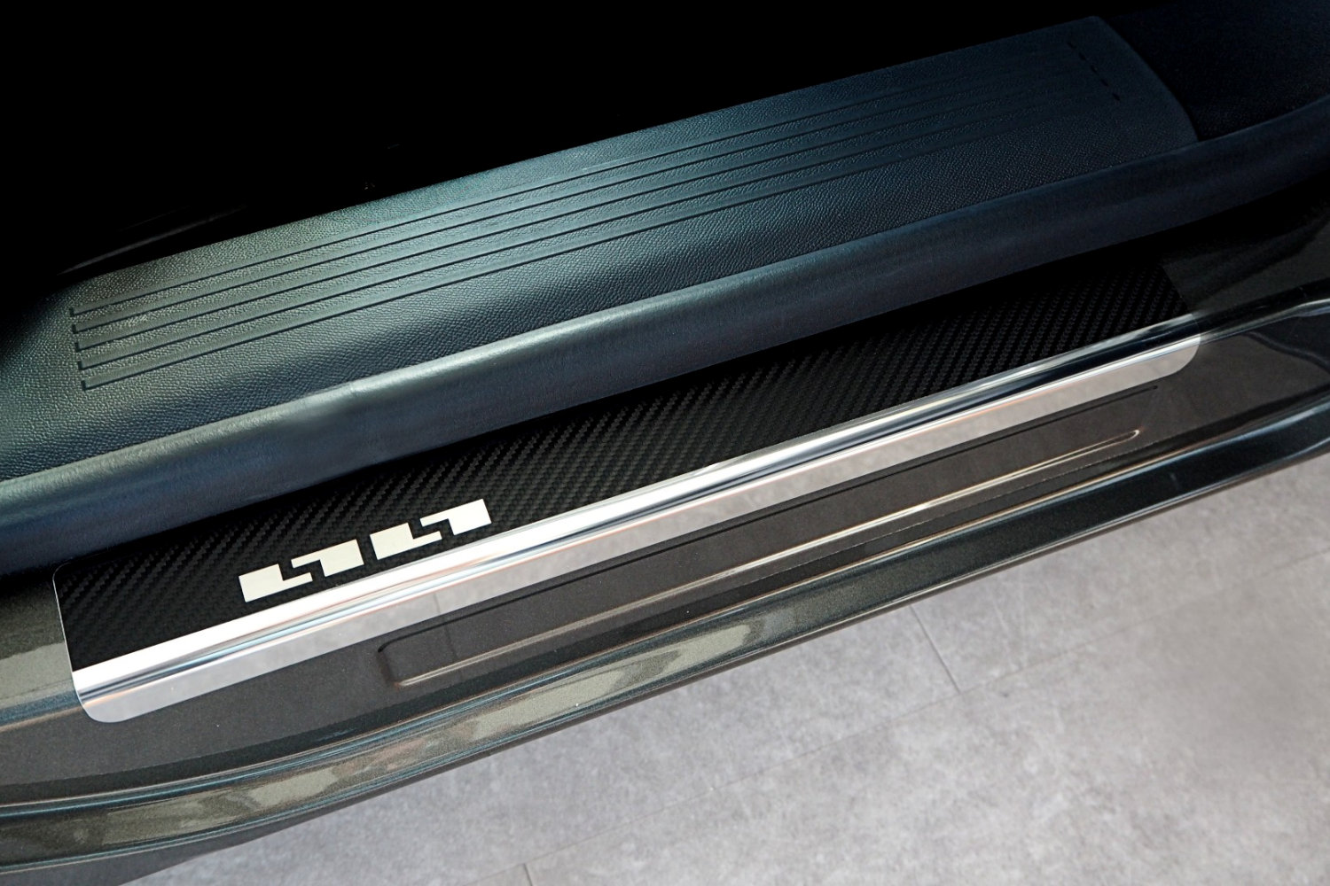 Door sill plates suitable for Citroën C5 X 2021-present 5-door hatchback stainless steel - carbon foil
