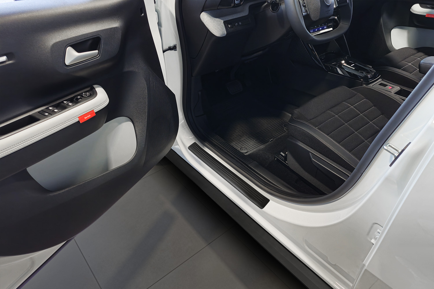 Door sill plates suitable for Citroën C3 IV 2024-present 5-door hatchback stainless steel matt black 4 pieces (2) Door sill plates suitable for Citroën C3 IV 2024-present 5-door hatchback stainless steel matt black 4 pieces (2)