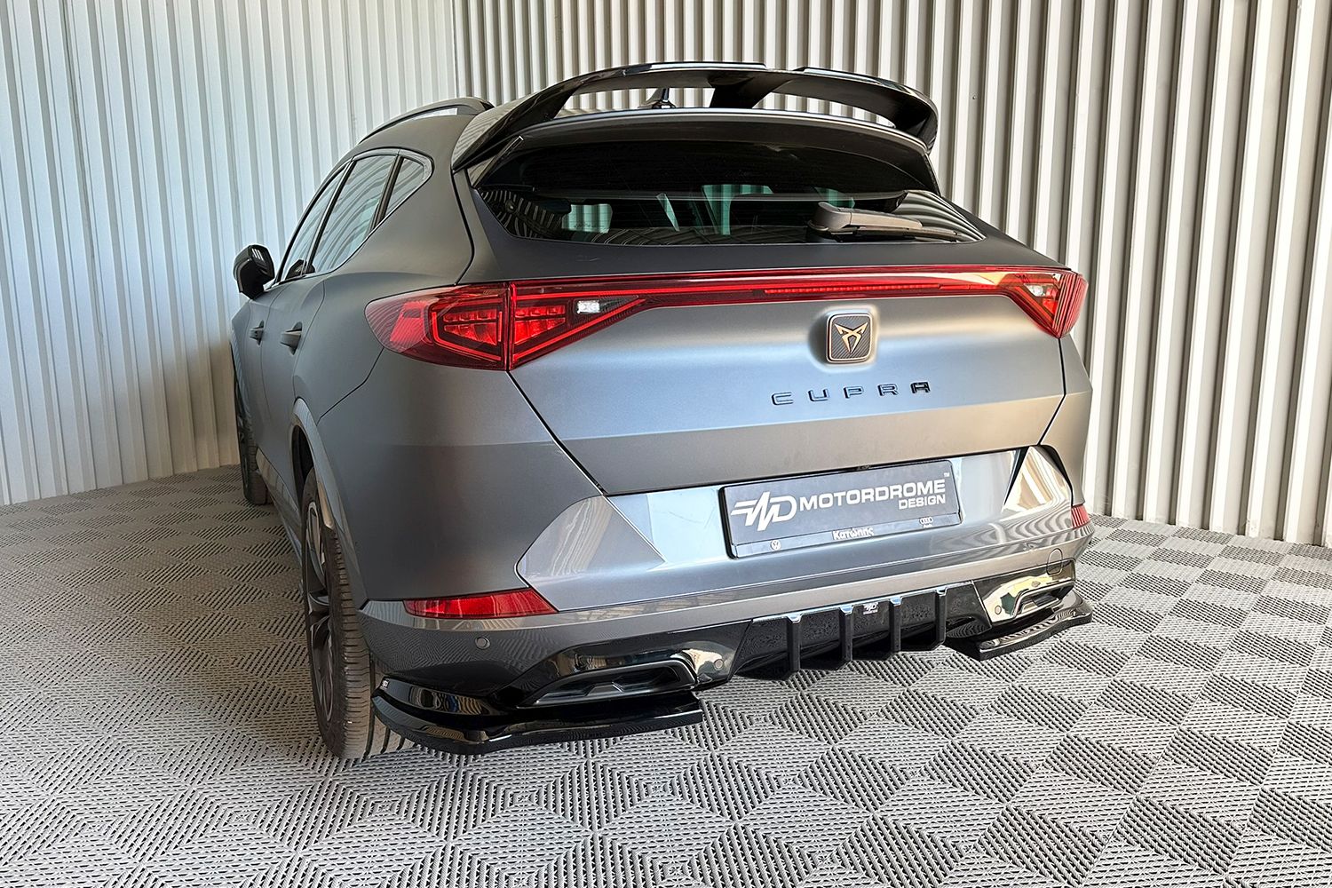 Rear diffuser suitable for Cupra Formentor 2024-present - painted (3) Rear diffuser suitable for Cupra Formentor 2024-present - painted (3)