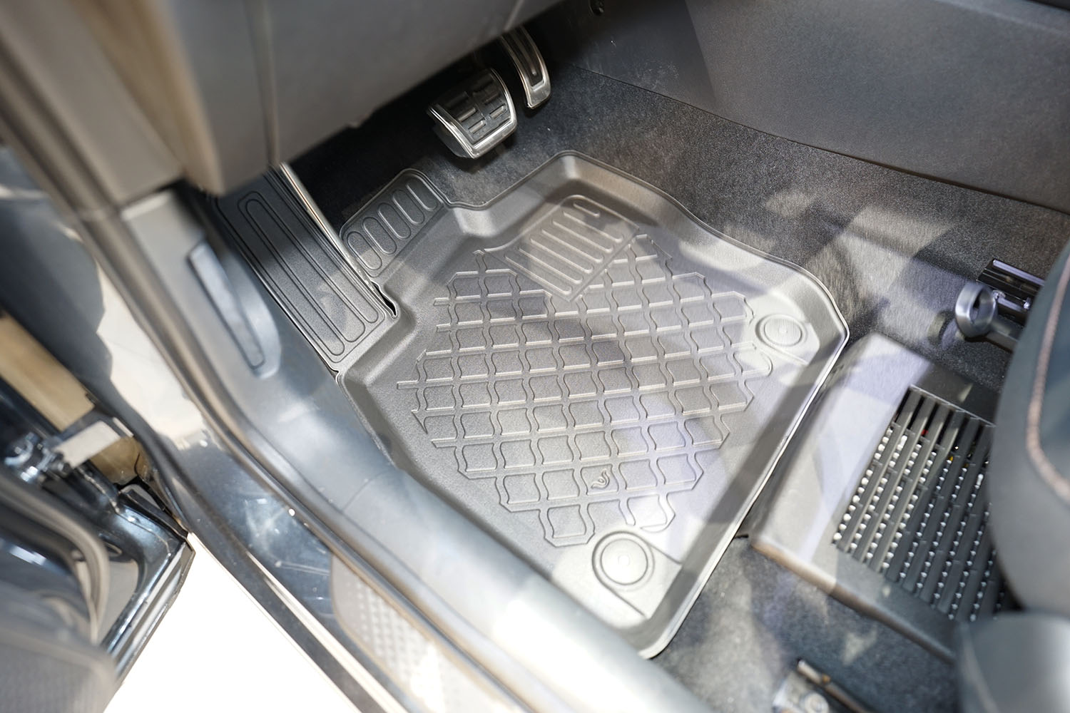 Car mats suitable for Cupra Formentor 2024-present Guardliner PE/TPE rubber (CUP2FOFM-G) (2) Car mats suitable for Cupra Formentor 2024-present Guardliner PE/TPE rubber (CUP2FOFM-G) (2)