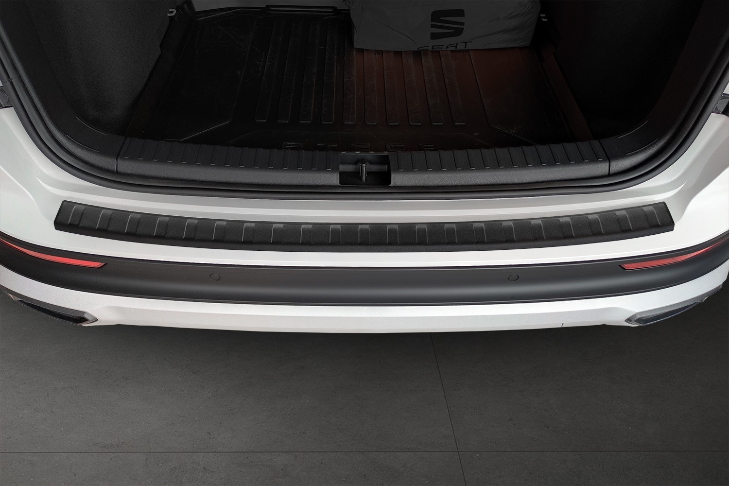 Rear bumper protector Cupra Ateca 2018-present stainless steel anthracite matt (2)