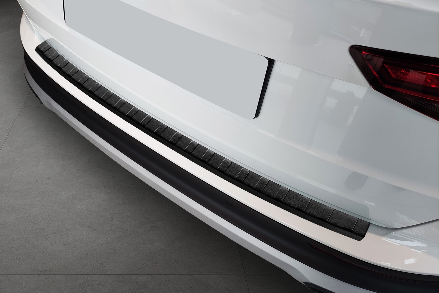 Rear bumper protector Cupra Ateca 2018-present stainless steel anthracite matt (4)