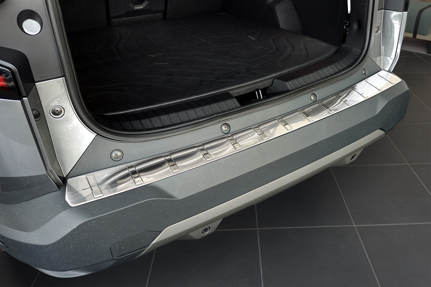 Rear bumper protector suitable for Dacia Bigster 2025-present stainless steel brushed
