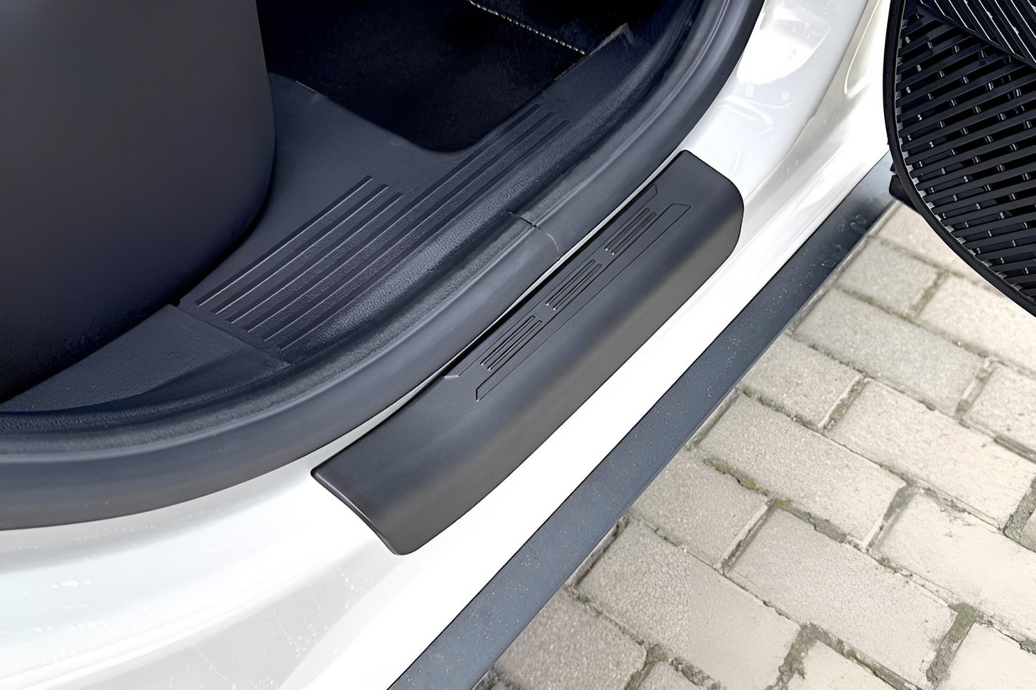 Door sill plates suitable for Dacia Duster III 2024-present PU 2 pieces (2)