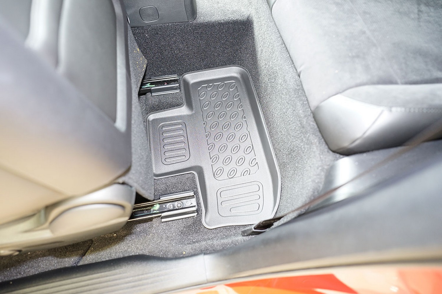 Car mats suitable for Dodge Challenger III 2008-present 3-door hatchback Cool Liner PE/TPE rubber (DOD2CHFM-C) (4) Car mats suitable for Dodge Challenger III 2008-present 3-door hatchback Cool Liner PE/TPE rubber (DOD2CHFM-C) (4)