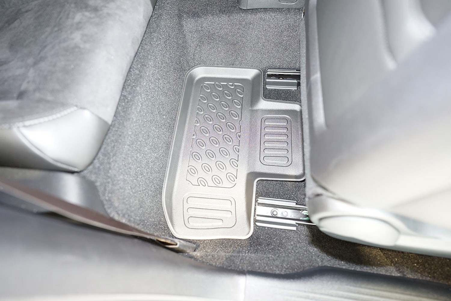 Car mats suitable for Dodge Challenger III 2008-present 3-door hatchback Cool Liner PE/TPE rubber (DOD2CHFM-C) (5) Car mats suitable for Dodge Challenger III 2008-present 3-door hatchback Cool Liner PE/TPE rubber (DOD2CHFM-C) (5)