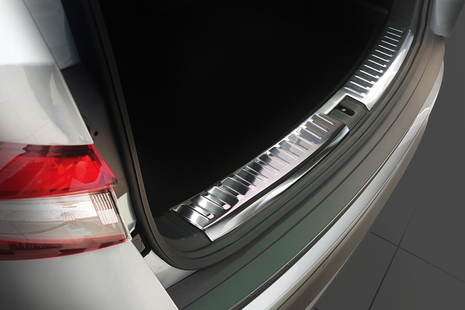 Boot sill protector suitable for Opel Zafira B 2005-2011 stainless steel brushed
