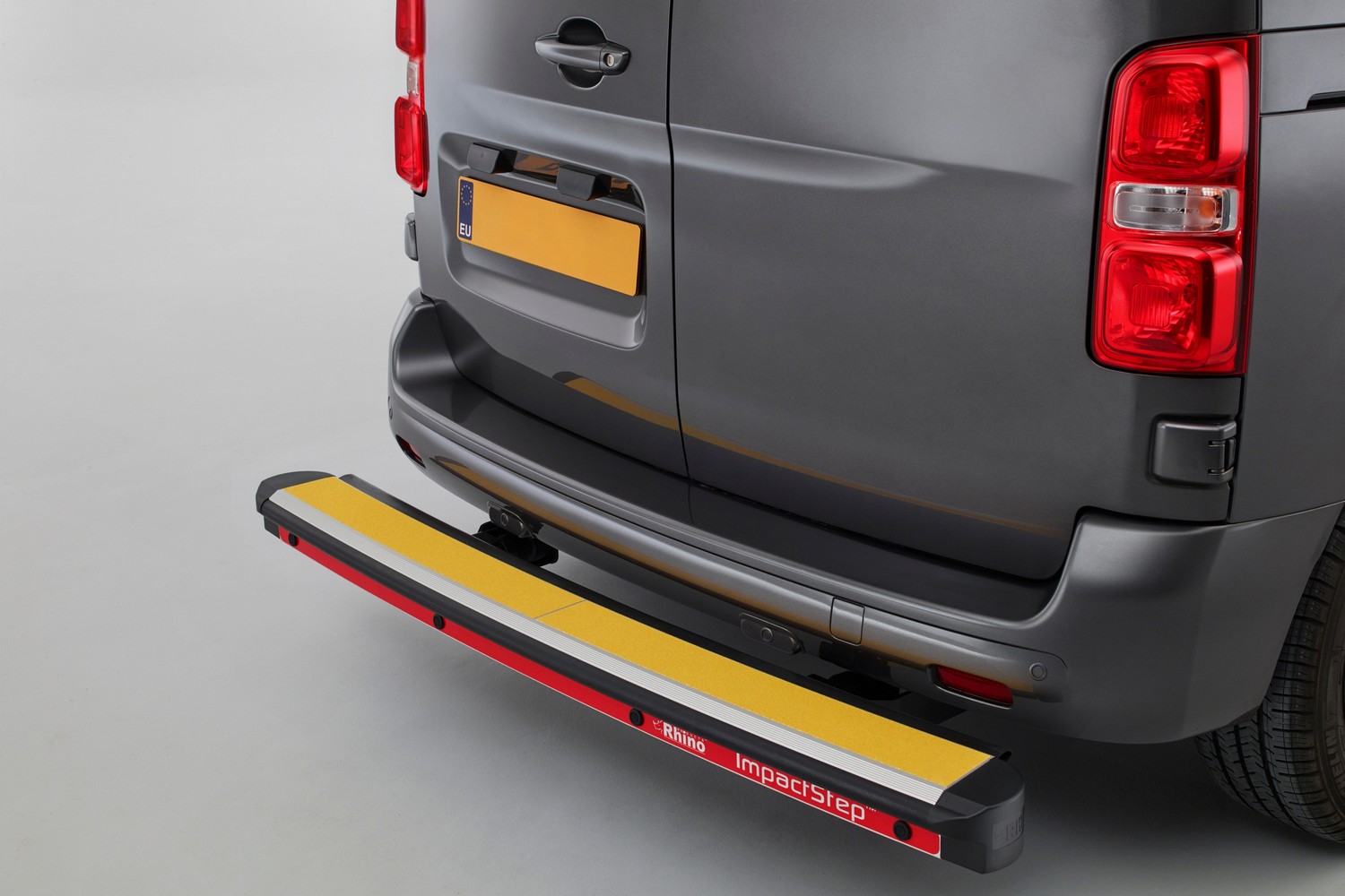 Rear step suitable for Nissan Interstar III 2024-present ImpactStep Connect+