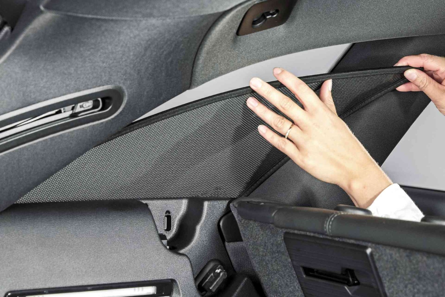 images/stories/virtuemart/product/example-sunclip-car-sun-shades-4.jpg images/stories/virtuemart/product/example-sunclip-car-sun-shades-4.jpg