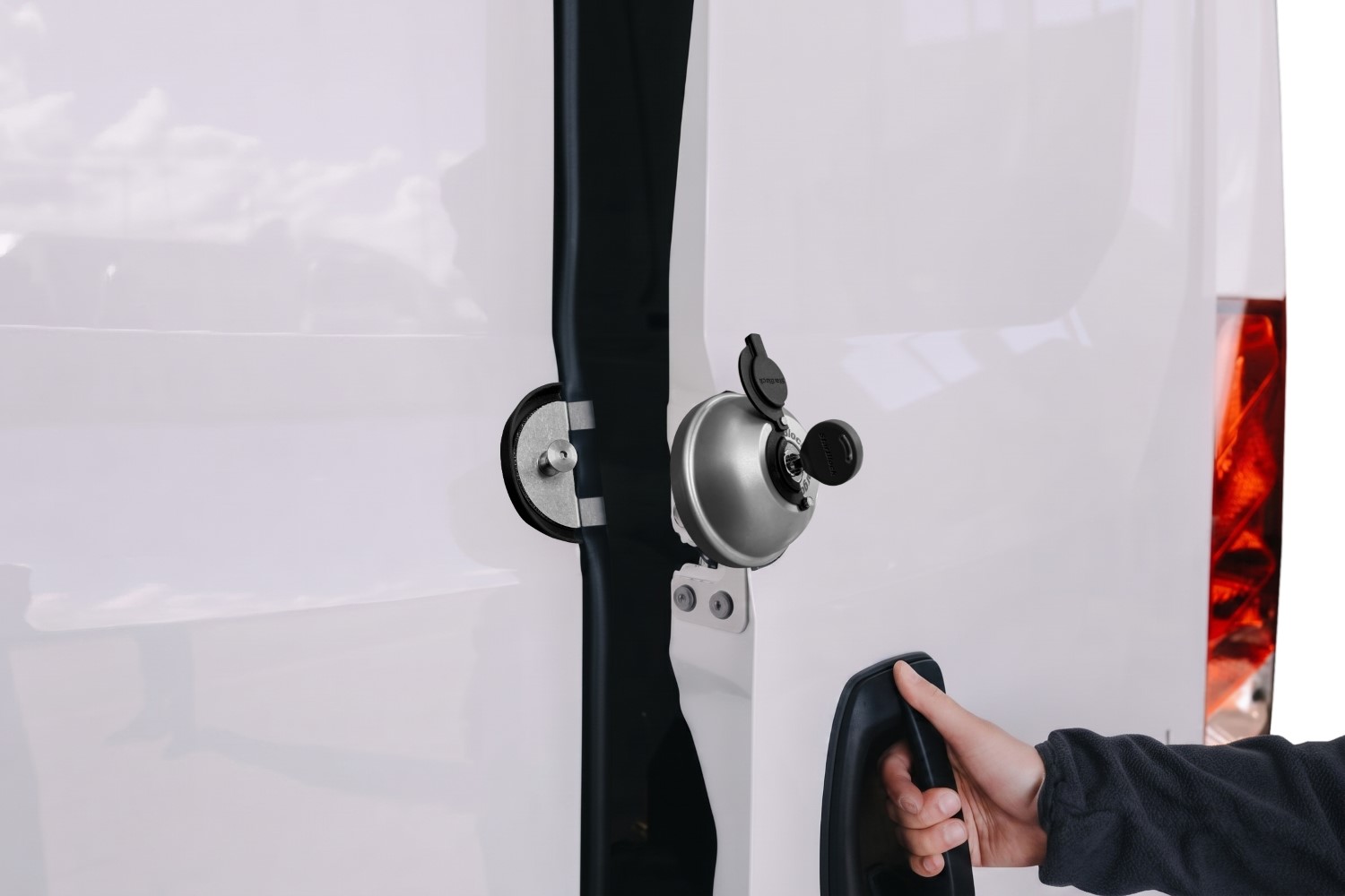 images/stories/virtuemart/product/example-van-lock-cargoblock-evo-rear-2.jpg images/stories/virtuemart/product/example-van-lock-cargoblock-evo-rear-2.jpg