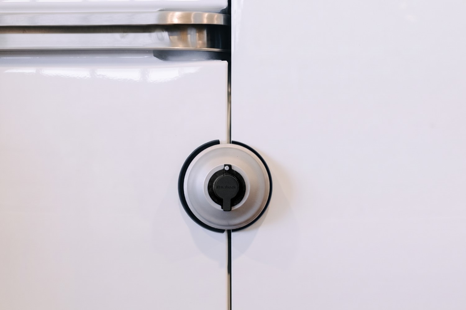 images/stories/virtuemart/product/example-van-lock-cargoblock-evo-side-2.jpg images/stories/virtuemart/product/example-van-lock-cargoblock-evo-side-2.jpg