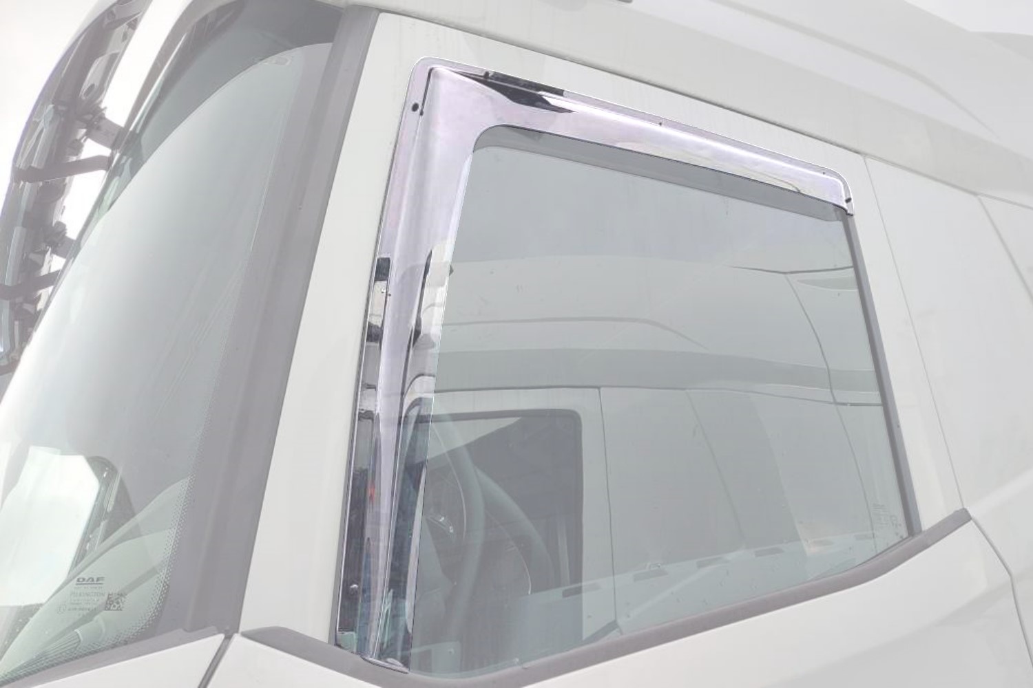 Windabweiser passend für Volvo FL II 2006-heute Vordertüren ClimAir - klar transparent
