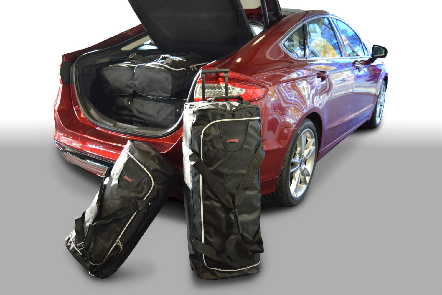 Travel bag set suitable for Ford Mondeo V 2014-2022 5-door hatchback Original
