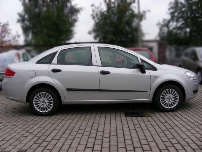 Seitenschutzleisten passend für Fiat Linea 2007-2018 4-Türer Limousine Set