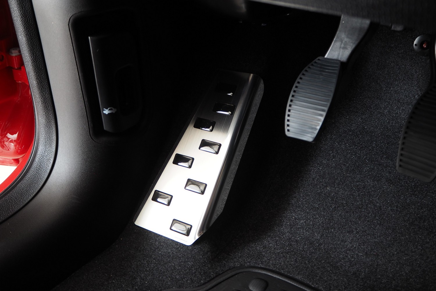 Foot rest trim suitable for Fiat Panda III 2012-present 5-door hatchback stainless steel brushed Foot rest trim suitable for Fiat Panda III 2012-present 5-door hatchback stainless steel brushed