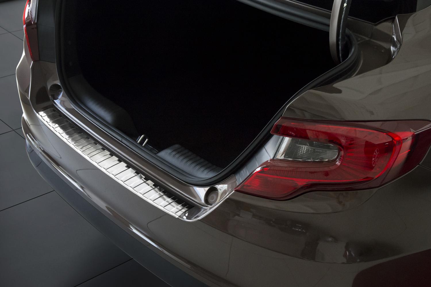Fiat Tipo (Type 356) 2016-> 4-door saloon rear bumper protector stainless steel (FIA1TIBP) (2)