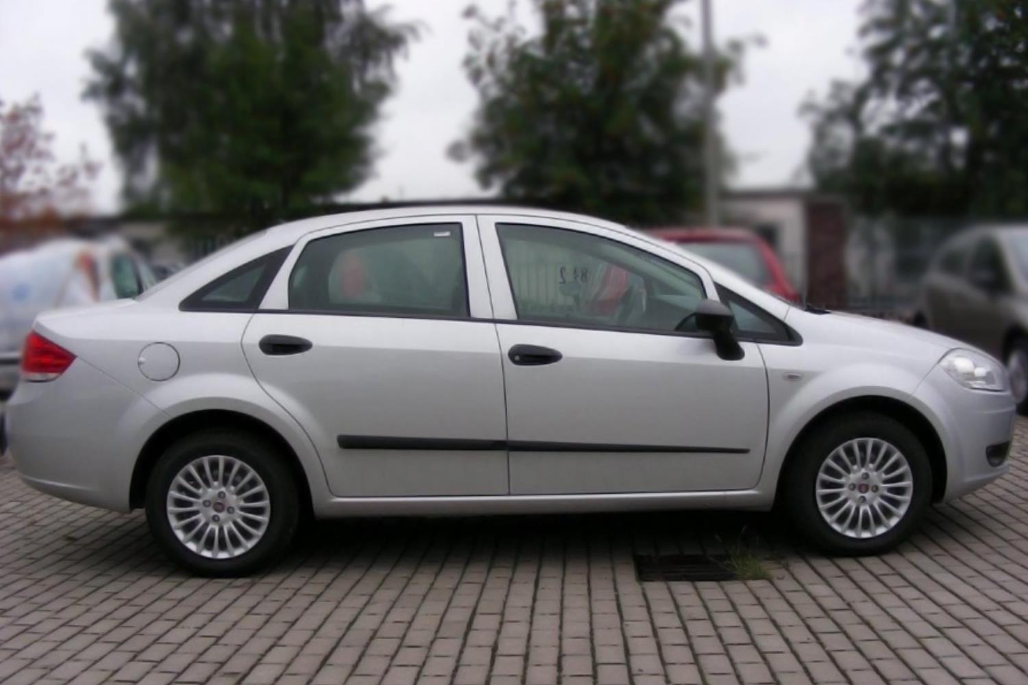 Seitenschutzleisten passend für Fiat Linea 2007-2018 4-Türer Limousine Set