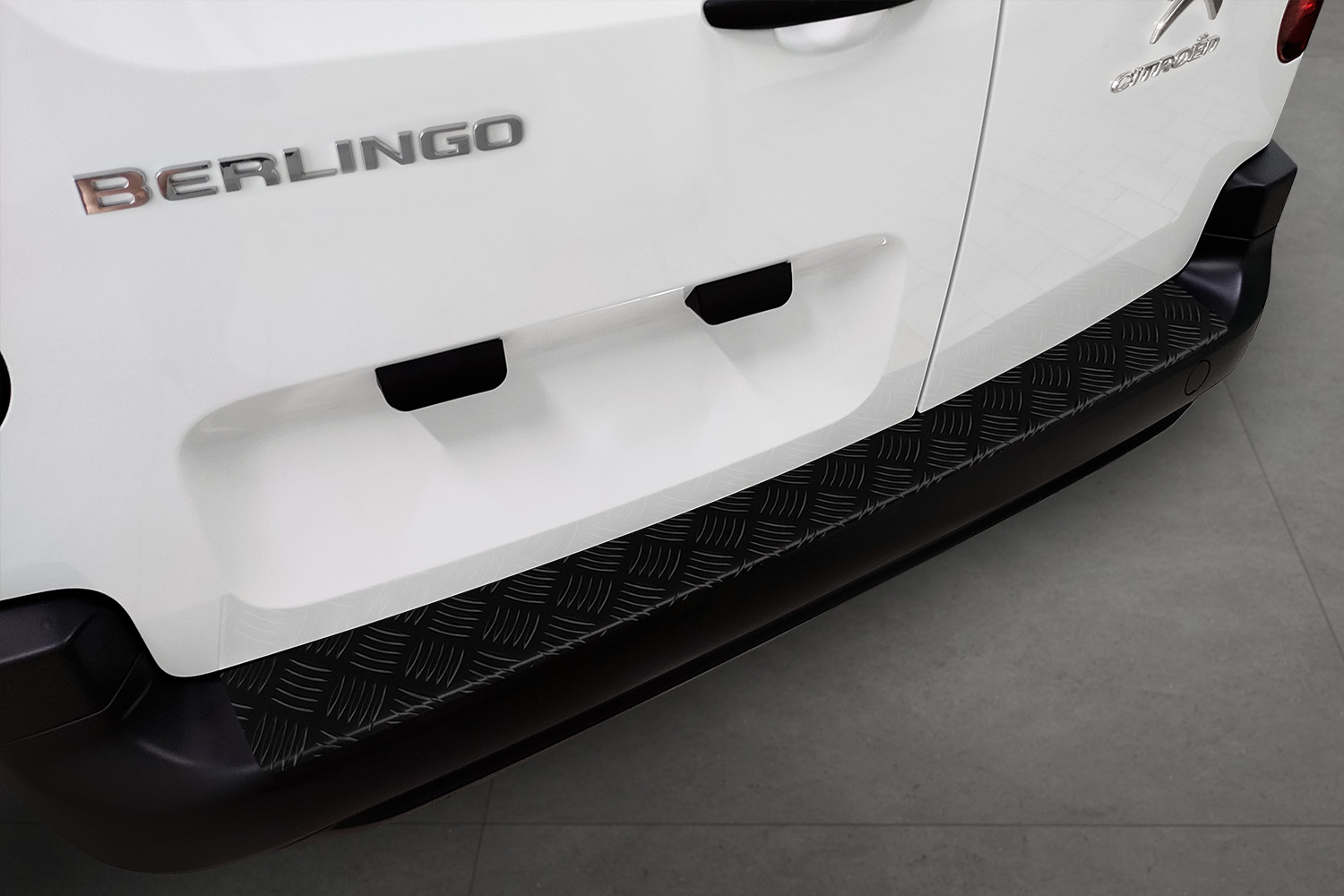 Rear bumper protector suitable for Fiat Doblò III 2022-present aluminium diamond plate matt black