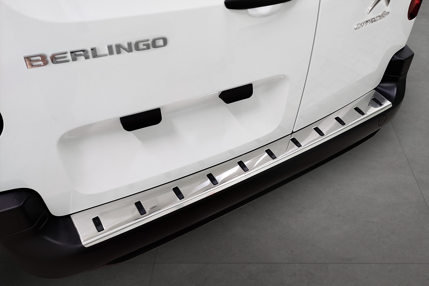 Rear bumper protector suitable for Fiat Doblò III 2022-present stainless steel brushed - Strong
