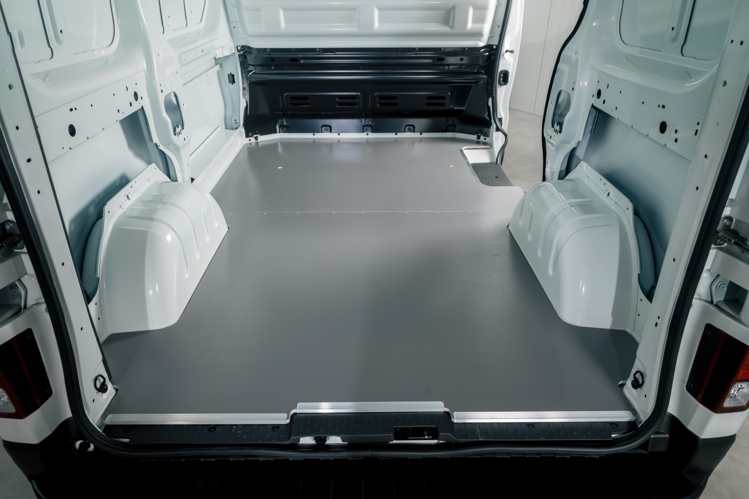 Floor liner poplar plywood - Laadvloer populieren multiplex - Laderaumboden Pappel Multiplex - Plancher contreplaqu&eacute; de peuplier (example) (6)