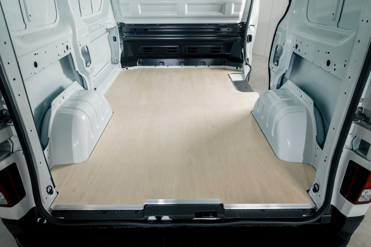 Floor liner poplar plywood - Laadvloer populieren multiplex - Laderaumboden Pappel Multiplex - Plancher contreplaqu&eacute; de peuplier (example) (6)