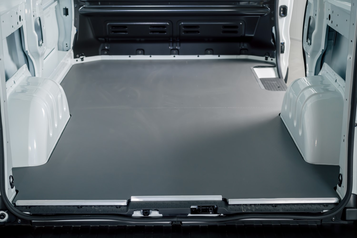 Floor liner polypropylene plastic - Laadvloer polypropyleen kunststof - Laderaumboden Polypropylen Kunststoff - Plancher plastique polypropyl&egrave;ne (example) (6)