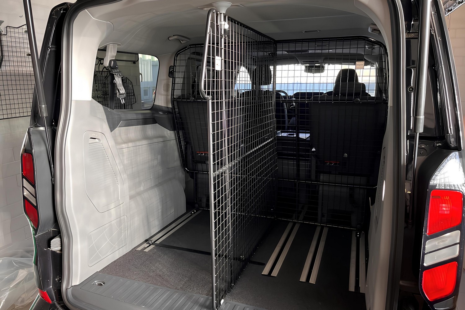 Cargo divider suitable for Ford Tourneo Custom II 2023-present Kleinmetall Masterline