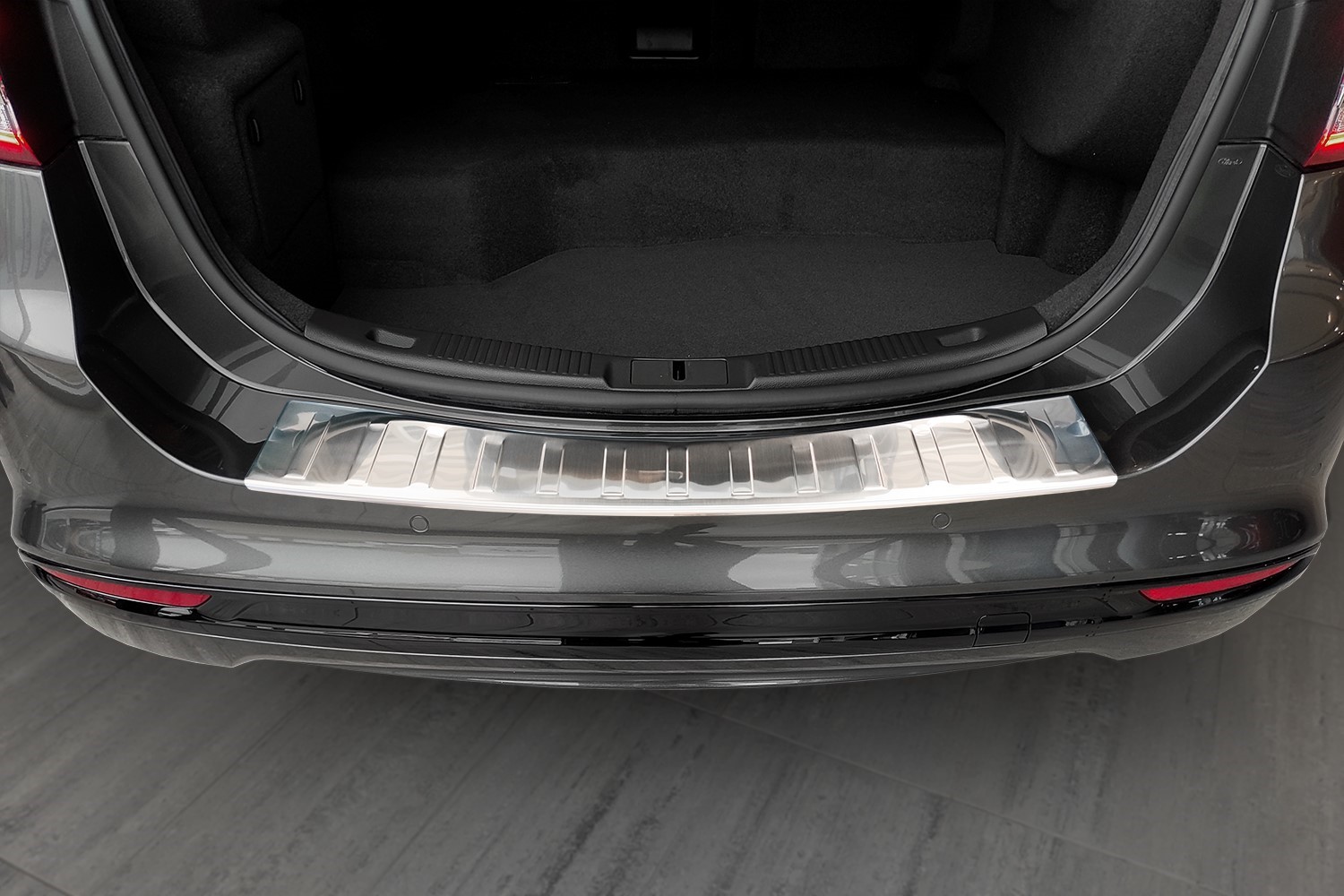 Protection de seuil de coffre convient à Ford Mondeo V 2014-2022 4 portes tricorps acier inox brossé