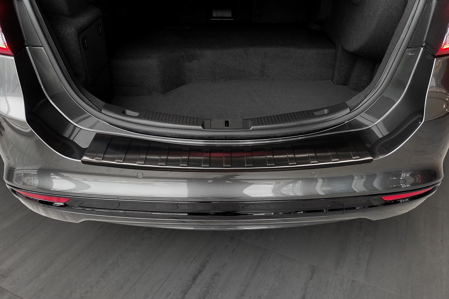 Protection de seuil de coffre convient à Ford Mondeo V 2014-2022 4 portes tricorps acier inox brossé anthracite