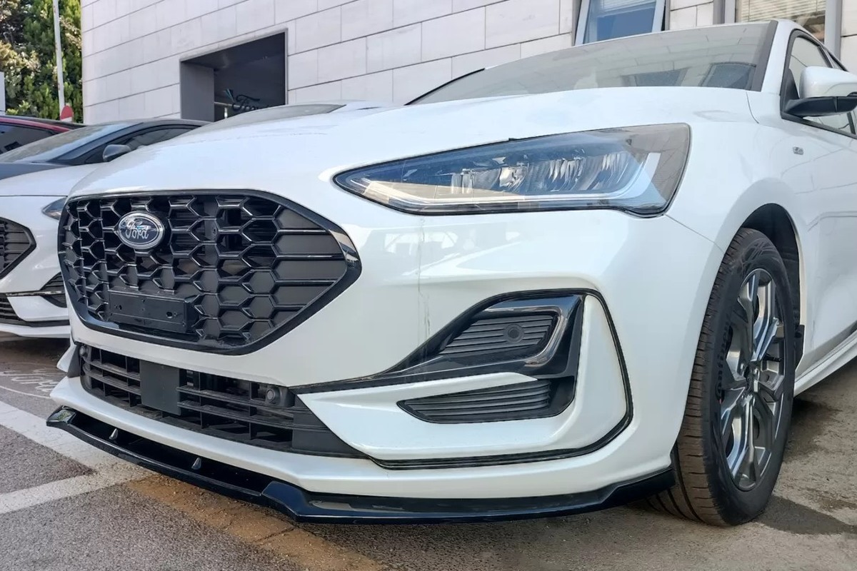 Front spoiler suitable for Ford Focus IV 2021-present 5-door & wagon ABS