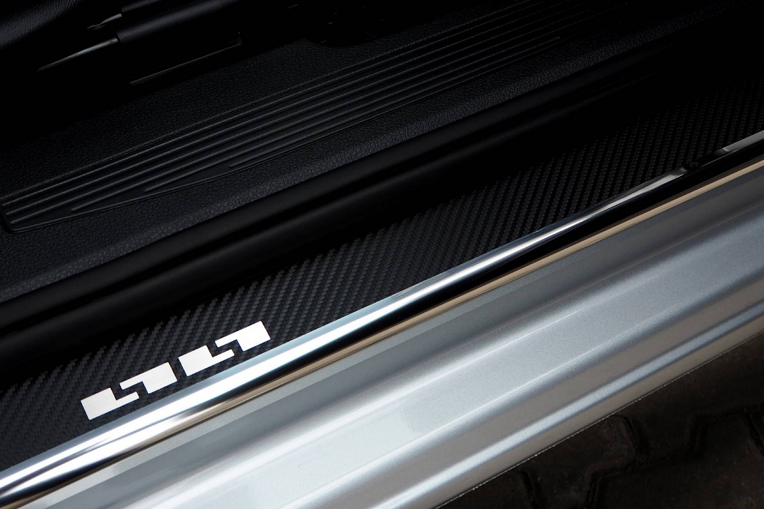 Door sill plates suitable for Ford Tourneo Connect III 2022-present stainless steel - carbon foil
