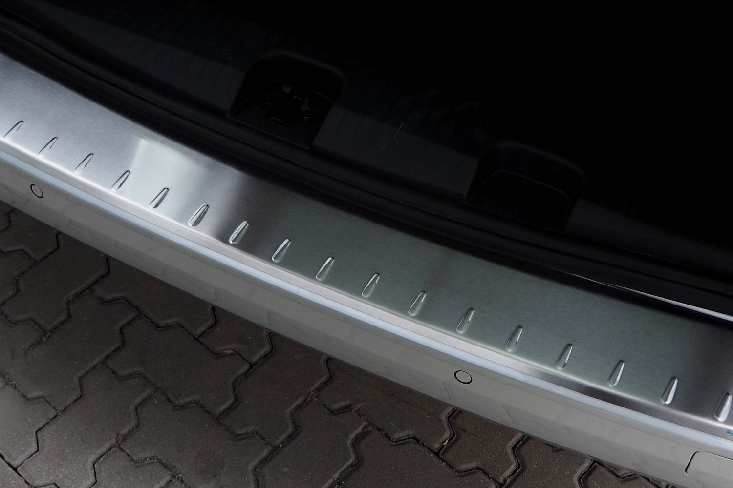 Rear bumper protector suitable for Ford Tourneo Connect III 2022-present stainless steel brushed