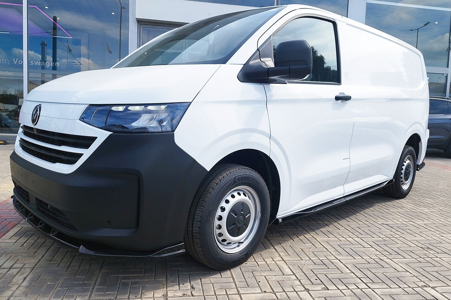 Side skirts suitable for Ford Transit Custom II 2023-present - painted (2) Side skirts suitable for Ford Transit Custom II 2023-present - painted (2)