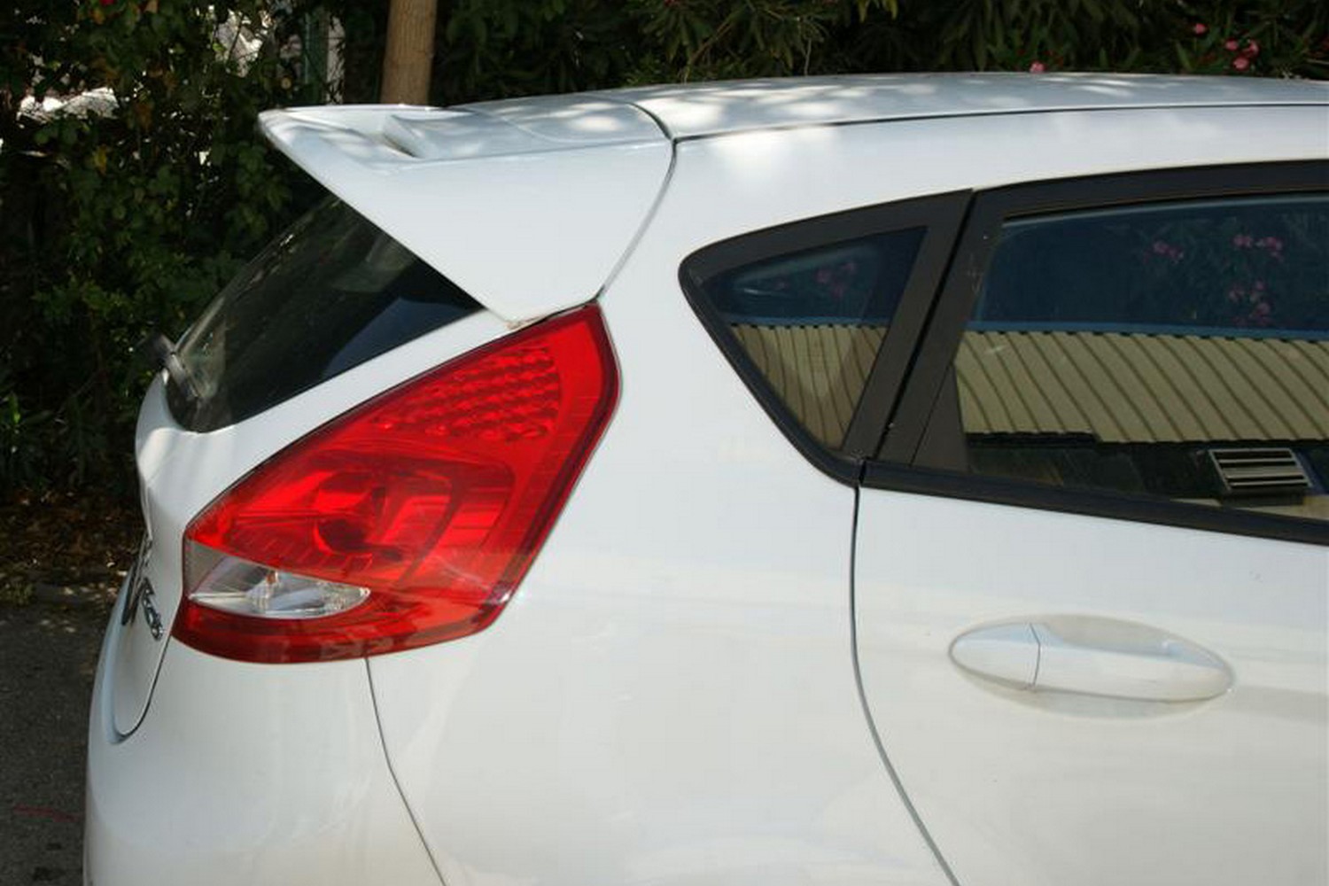 Becquet de toit convient à Ford Fiesta VI 2013-2017 3 & 5 portes bicorps