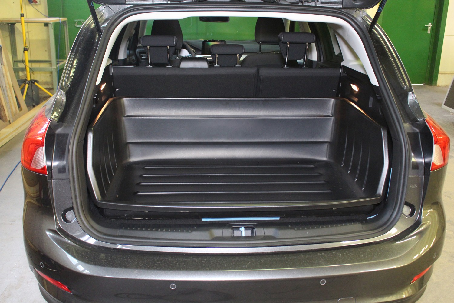 Bac de coffre convient à Ford Focus IV 2018-présent break Boot-Guard 113 x 80 x 33 cm