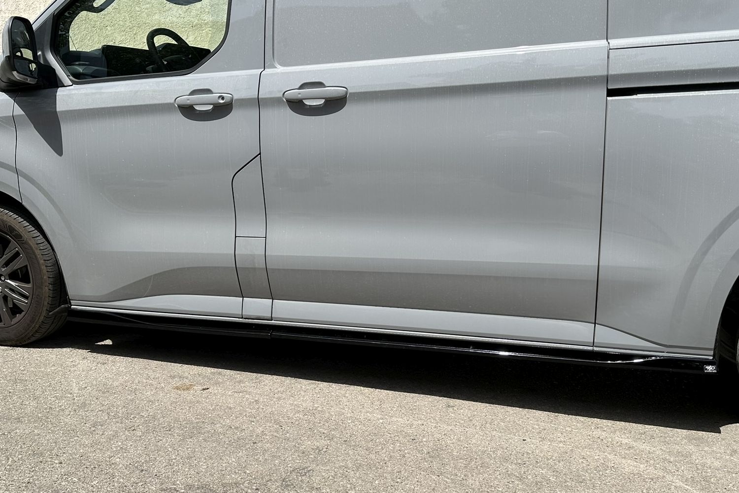 Side skirts suitable for Ford Transit Custom II 2023-present - painted (2) Side skirts suitable for Ford Transit Custom II 2023-present - painted (2)