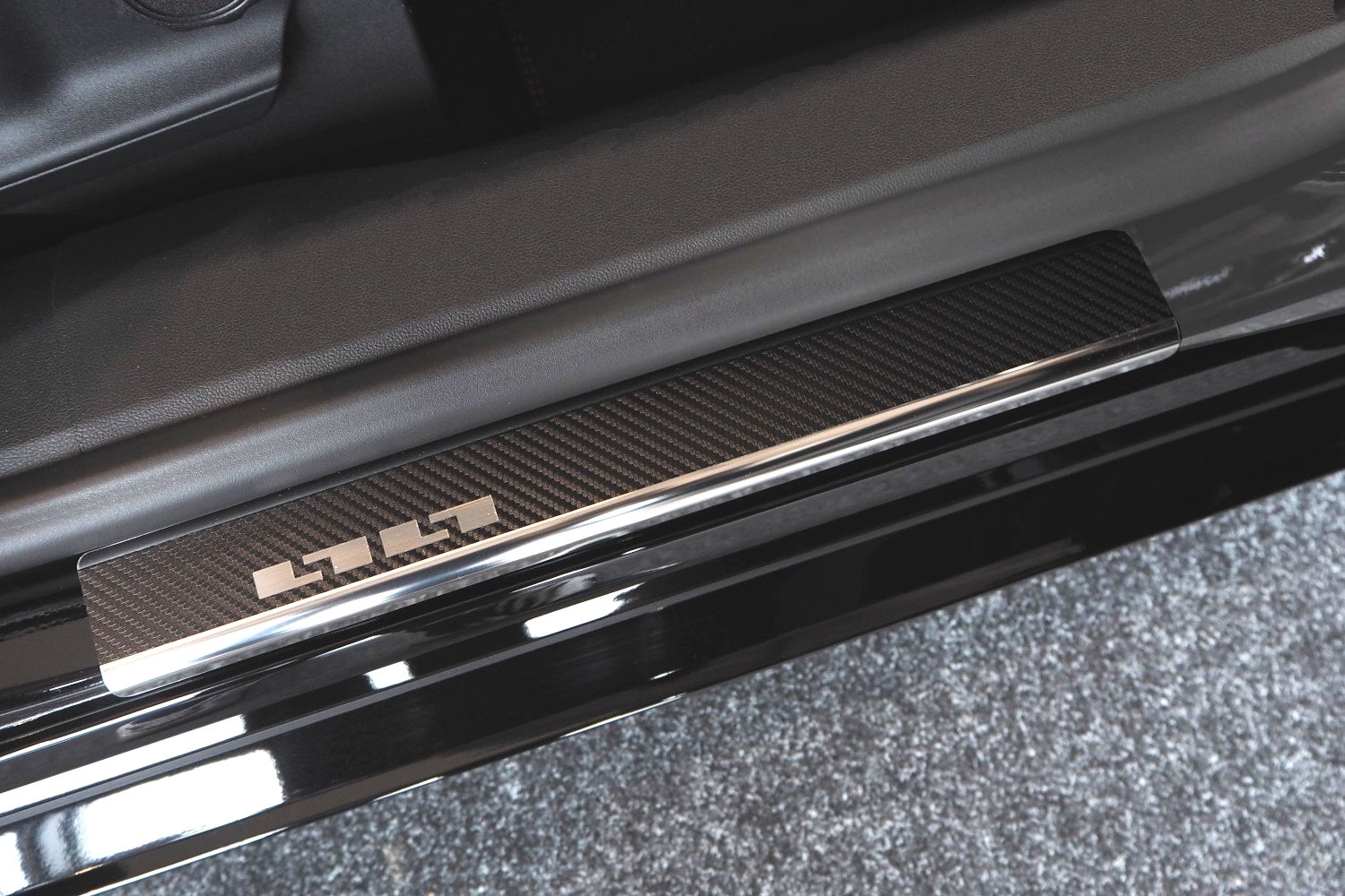 Door sill plates Ford Kuga III 2019-present stainless steel - carbon foil