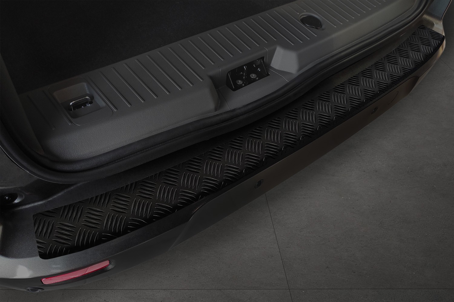 Rear bumper protector Ford Transit & Tourneo Connect II 2014-2022 aluminium diamond plate anthracite matt (4)