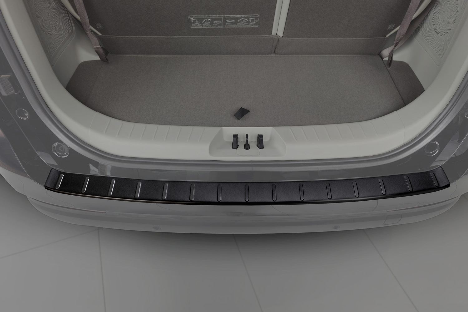 Rear bumper protector suitable for Forthing U-Tour 2022-present stainless steel matt black (2)