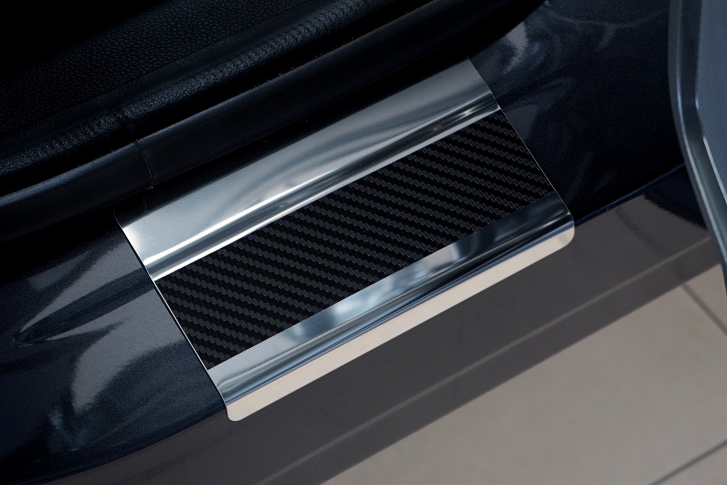 Door sill plates suitable for Honda HR-V (RV) 2021-present stainless steel - carbon foil