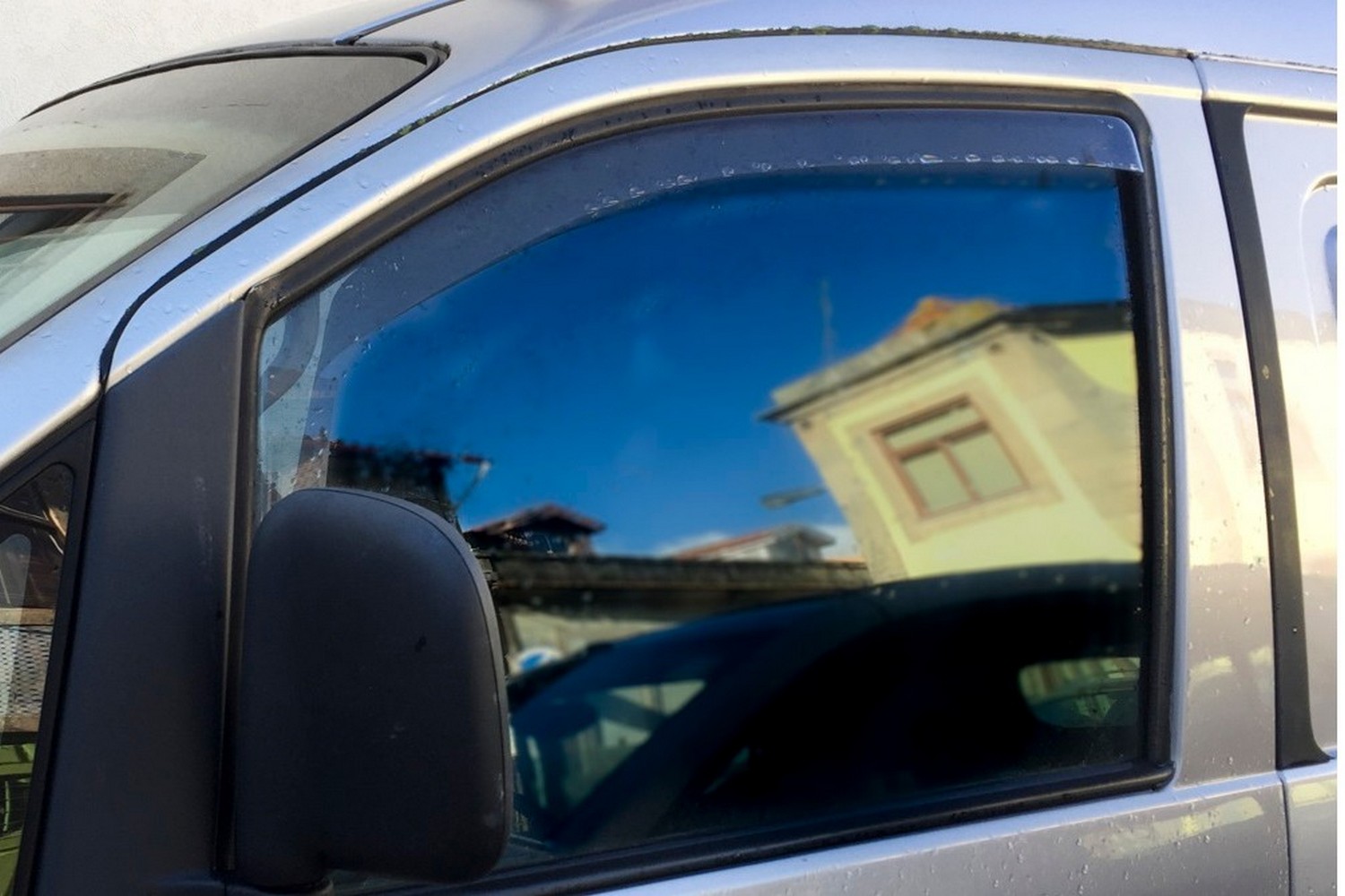 Side wind deflectors suitable for Hyundai H200 1997-2007 front doors DGA - smoke grey (2)