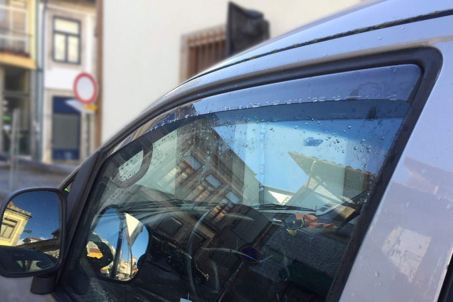 Side wind deflectors suitable for Hyundai H200 1997-2007 front doors DGA - smoke grey (3)