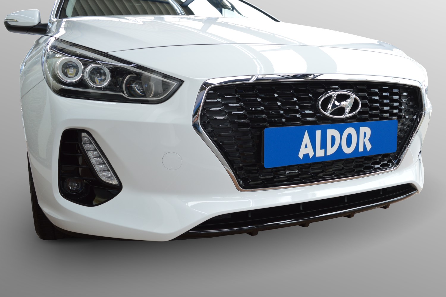 Front mask suitable for Hyundai i30 (PD) 2017-2020 5-door hatchback piano black