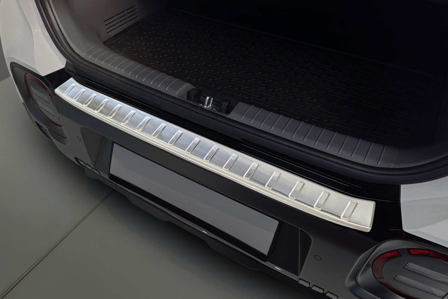 Rear bumper protector suitable for Hyundai Inster (AX1 EV) 2024-present 5-door hatchback stainless steel brushed (3) Rear bumper protector suitable for Hyundai Inster (AX1 EV) 2024-present 5-door hatchback stainless steel brushed (3)