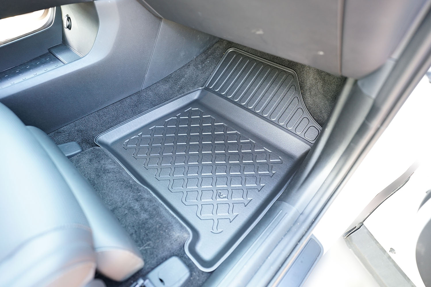 Car mats suitable for Hyundai Santa Fe (MX5) 2024-present Guardliner PE/TPE rubber (HYU1SFFM-G) (3) Car mats suitable for Hyundai Santa Fe (MX5) 2024-present Guardliner PE/TPE rubber (HYU1SFFM-G) (3)