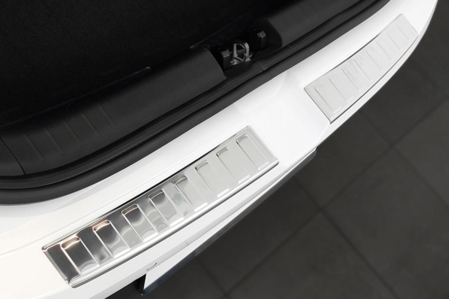 Rear bumper protector Hyundai i20 (BC3) 2020-present 5-door hatchback stainless steel (2)