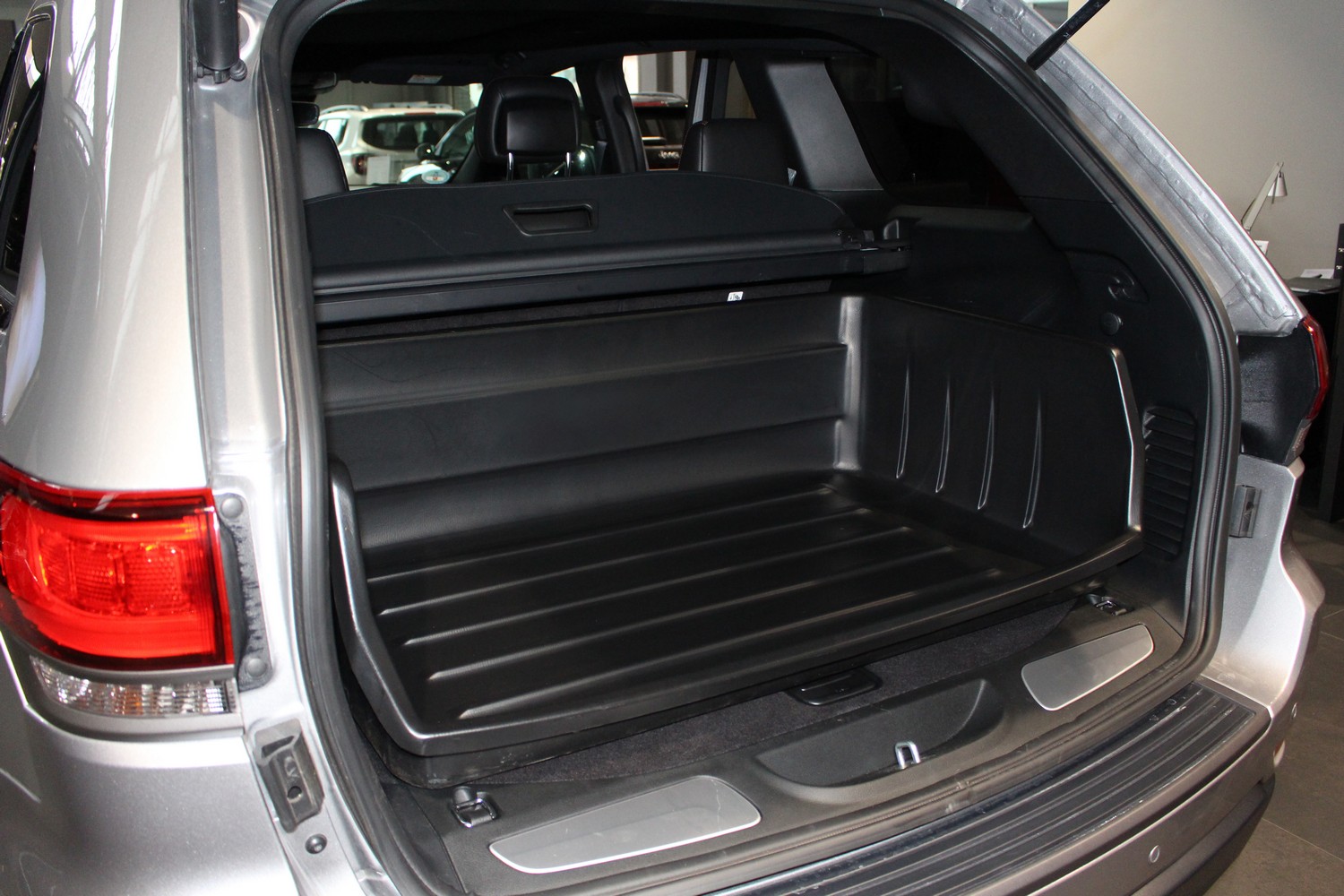 Boot liner suitable for Jeep Grand Cherokee IV (WK2) 2010-2021 Boot-Guard 113 x 80 x 33 cm (JEE16GRBG) (2) Boot liner suitable for Jeep Grand Cherokee IV (WK2) 2010-2021 Boot-Guard 113 x 80 x 33 cm (JEE16GRBG) (2)