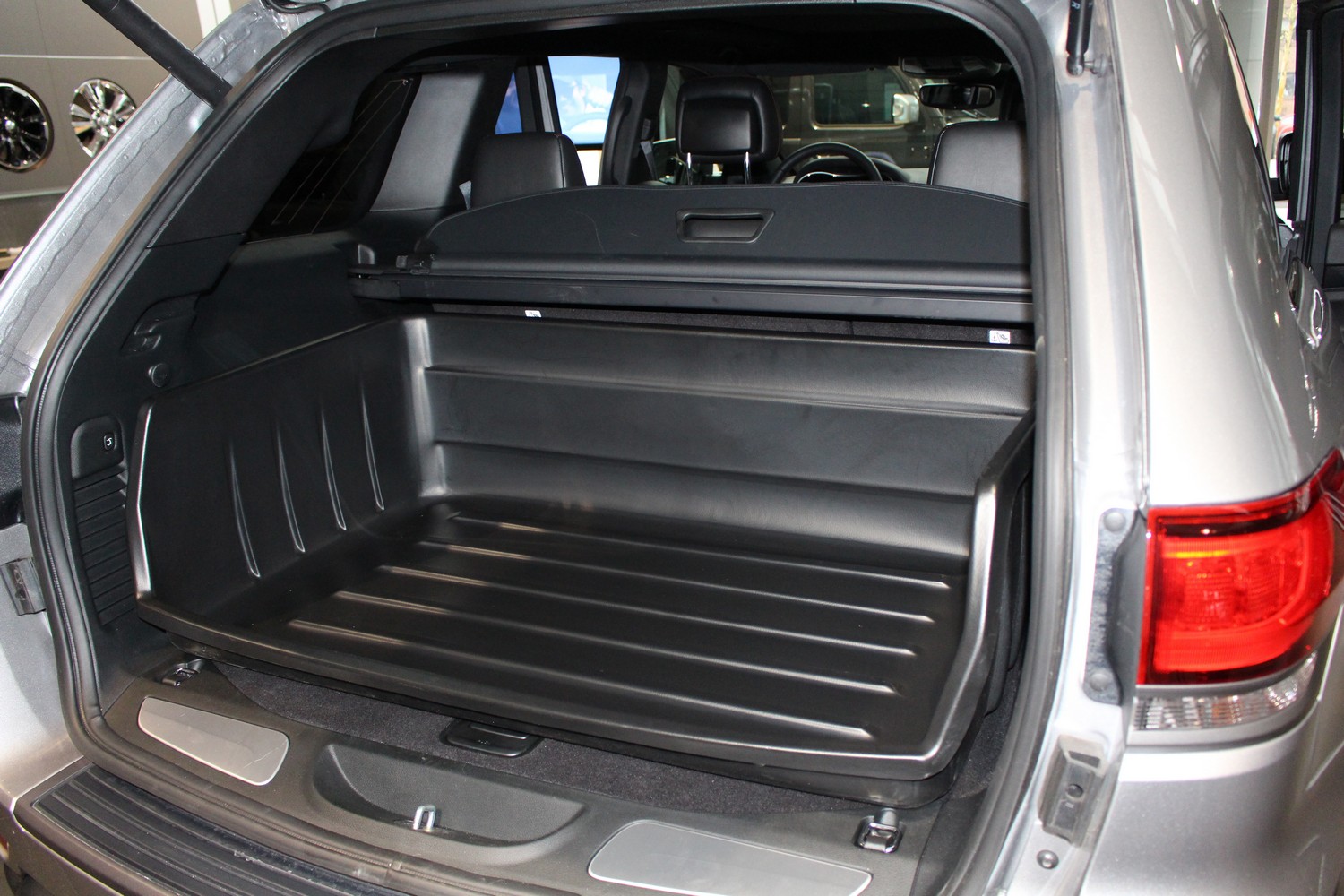 Boot liner suitable for Jeep Grand Cherokee IV (WK2) 2010-2021 Boot-Guard 113 x 80 x 33 cm (JEE16GRBG) (3) Boot liner suitable for Jeep Grand Cherokee IV (WK2) 2010-2021 Boot-Guard 113 x 80 x 33 cm (JEE16GRBG) (3)