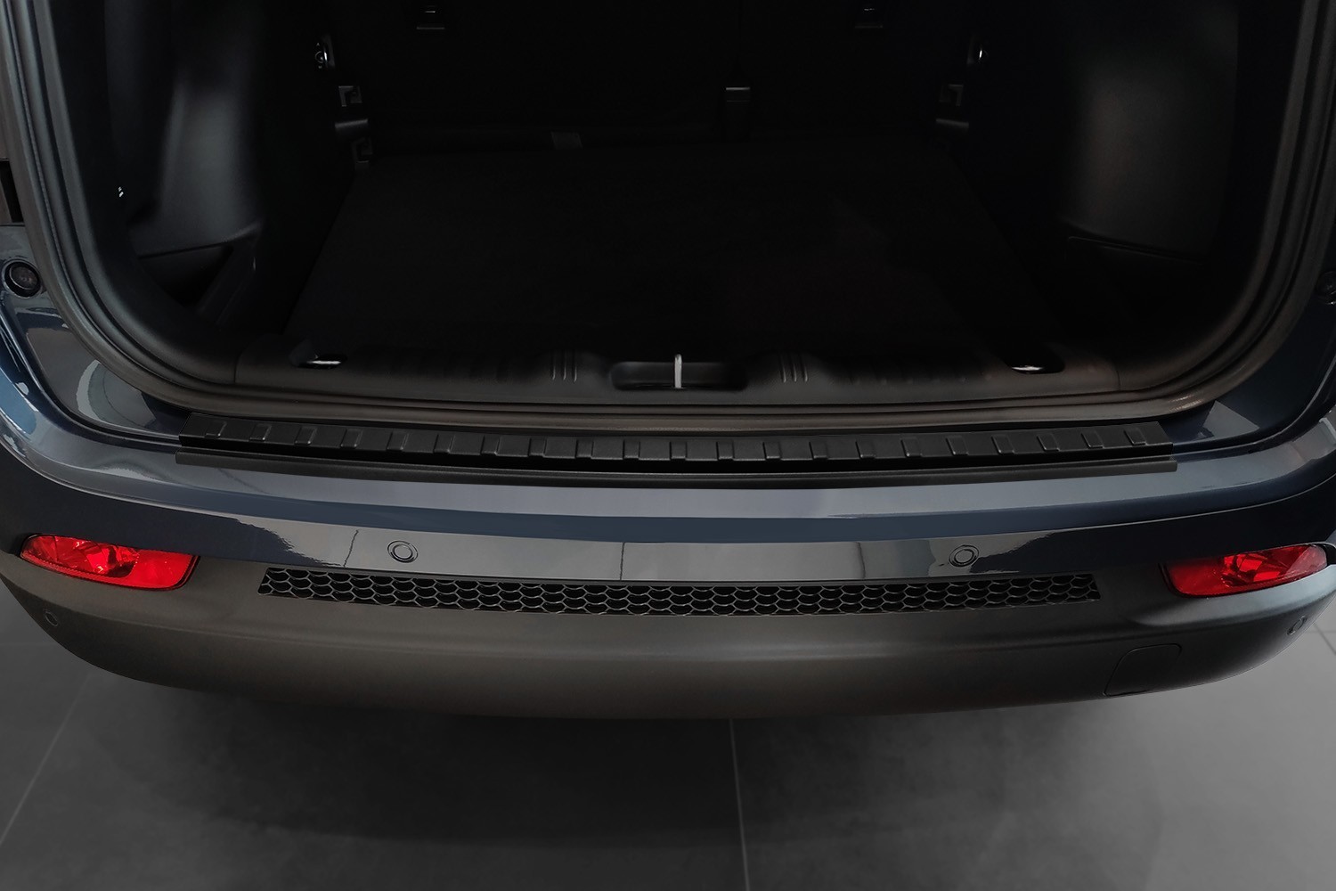 Protection de seuil de coffre convient à Jeep Compass (MP) 2017-présent acier inox noir mat